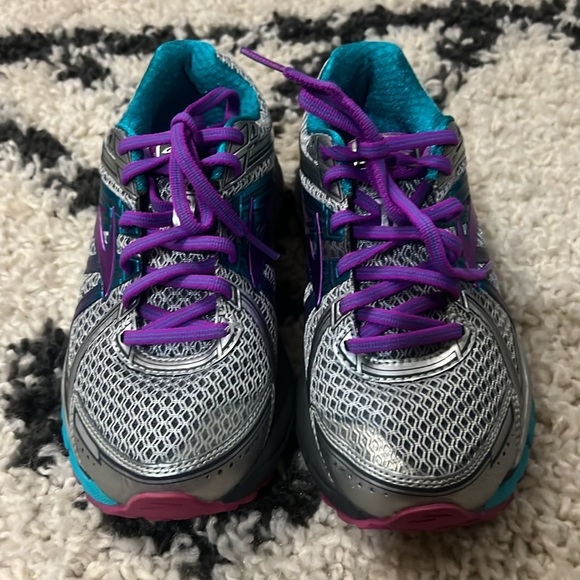 Women’s Brooks GTS 17 Running Shoe - Picture 3 of 8